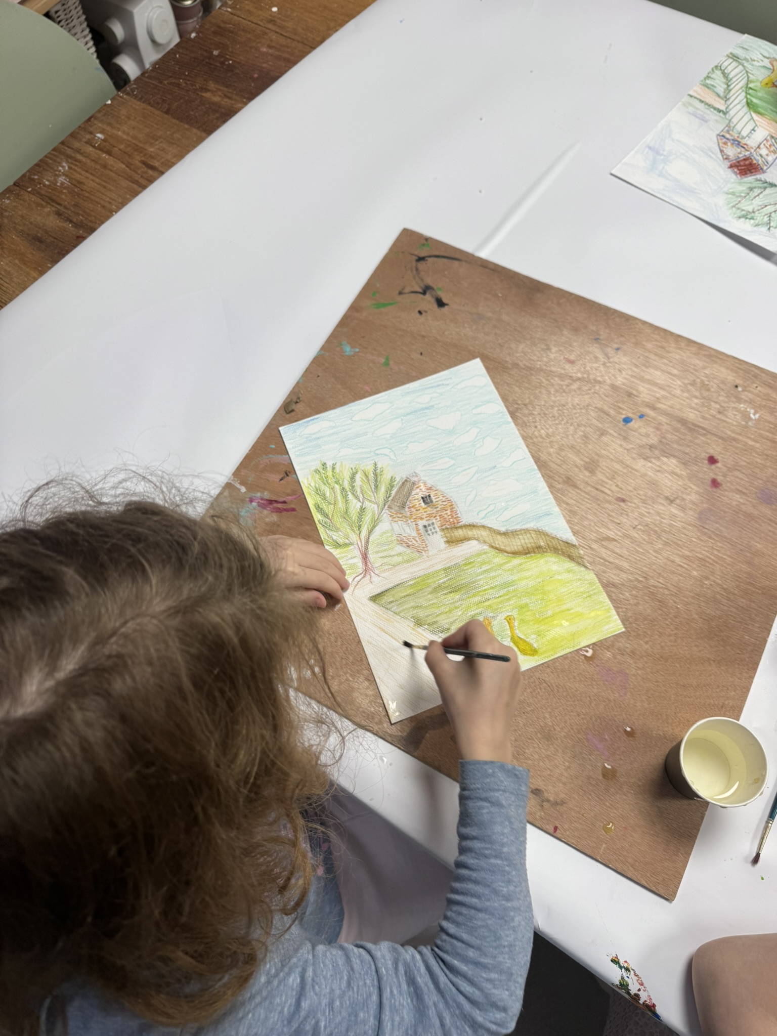 ילדי עובדים יוצרים יחד בפעילות יצירה מקצועית — יום כיף ArtyParty